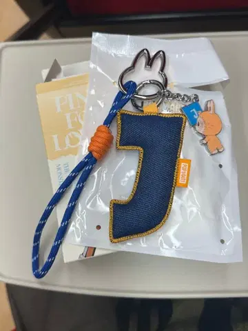 POP MART PIN FOR LOVE LABUBU [ J ] 참