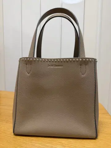 [ J&M DAVIDSON ] 스터드 장식 가죽 핸드백