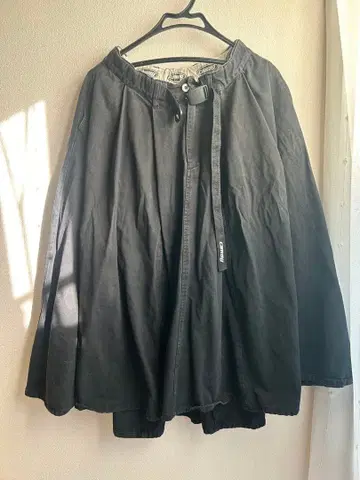 Candy stripper 캔디스트리퍼 롱 스커트 블랙