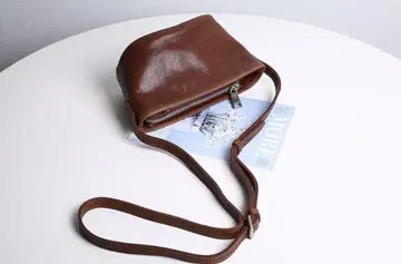 브라운 가죽 사코슈