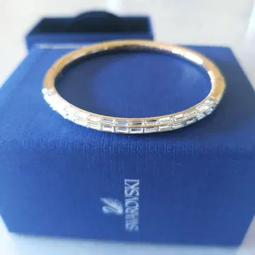 거의 새상품 SWAROVSKI Domino 뱅글 스와로브스키 팔찌