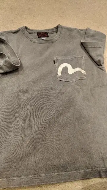 에비수진스 그레이 T셔츠 가슴 포켓 부착