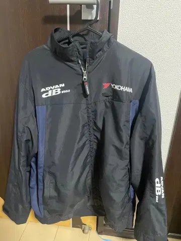 YOKOHAMA ADVAN dB V553 자켓