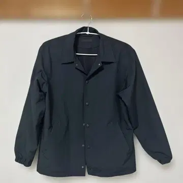 [ 새상품급 ] 유니클로 블랙 버튼 달린 나일론 자켓