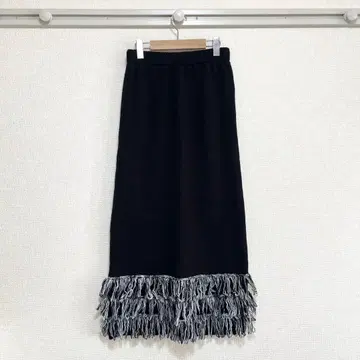 미사용 새상품 루모아 프린지 슬릿 니트 타이트 스커트 롱 기장 블랙