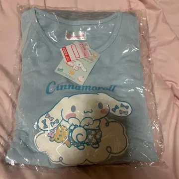 새상품 미사용 미개봉품 시나모롤 상하의 세트 M 사이즈