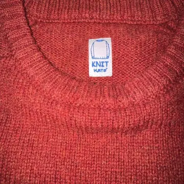 Knit Kato. 빨간색 크루넥 스웨터