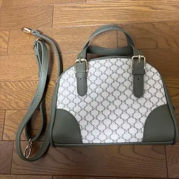 화이트/그린 숄더백