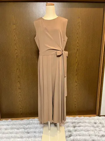 슬리브리스 카멜 컬러 점프수트