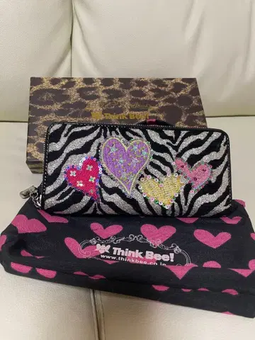 Think Bee! 제브라 패턴 하트 장지갑