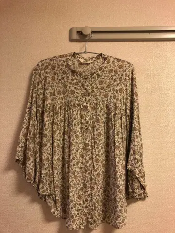 BEAMS 여성용 꽃무늬 블라우스