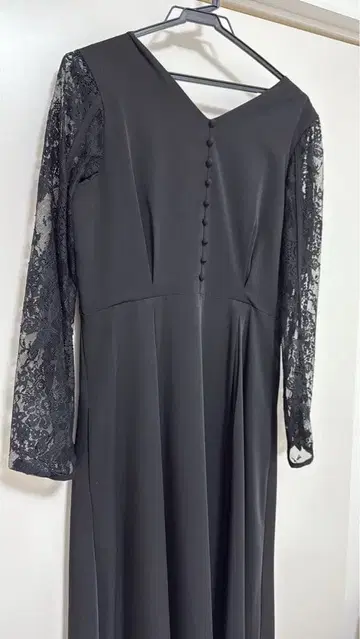 블랙 레이스 긴팔 드레스 결혼식