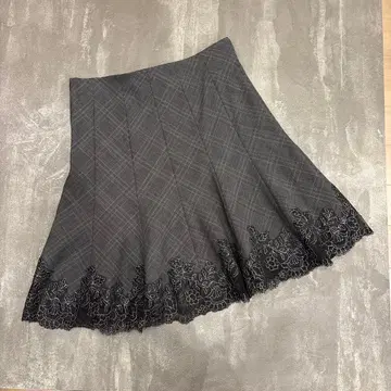 LA PERLA 라펠라 슬림 레그 스커트 36