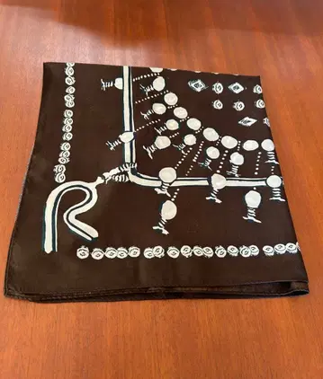 45R 실크 트윌 스카프 짙은 브라운 계열