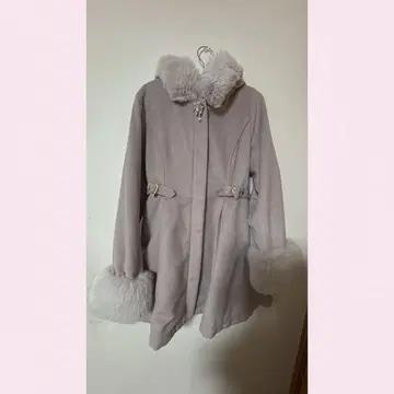 로지타 허트 하트 버클 후디 코트