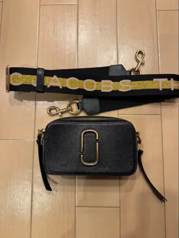 더 마크 제이콥스 블랙 숄더백