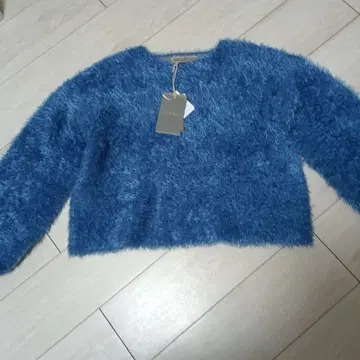 안나 케리 파랑 퍼 스타일 긴팔 스웨터