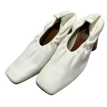 컨디션 최상 레지나 피요 (22.5) 펌프스 개더 힐 천연 가죽 Edie