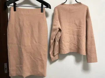 베이지 셋업 긴팔 타이트 스커트 미라 오웬