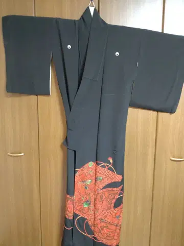 블랙 전통 예복 기모노 용과 새 자수 기모노