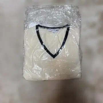 유니클로 이네스 캐시미어 V넥 스웨터 M