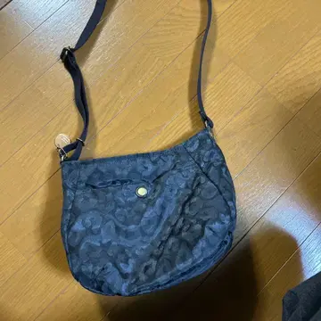 레오파드 무늬 네이비 숄더백