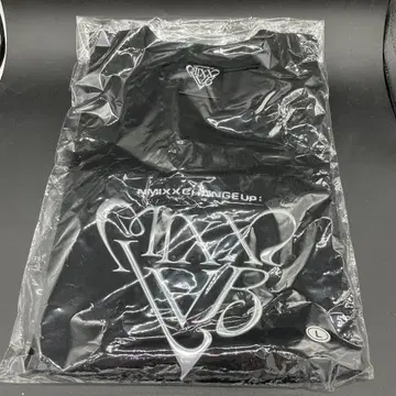 미개봉 새상품 NMIXX 로고 T셔츠 / L 사이즈