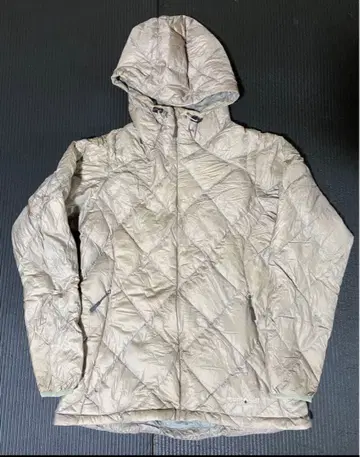 베이지 M 사이즈 퀼팅 다운 자켓