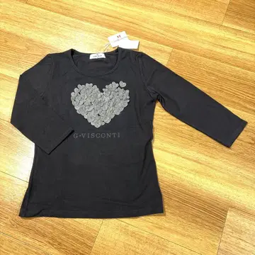 갤러리 비스콘티 상의 7부 소매 하트 모티브