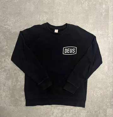 DEUS 블랙 맨투맨 M 사이즈