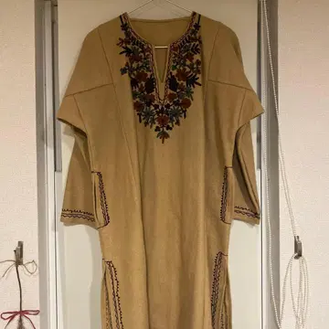 레트로 베이지 꽃무늬 자수 롱 원피스