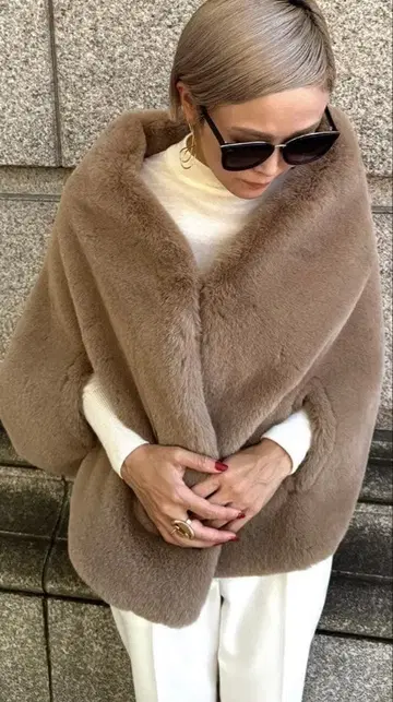 새상품 JENNE 베이지 판초 케이프 코트 FREE