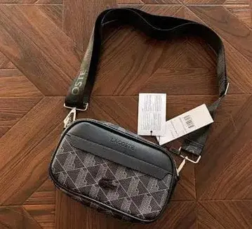 LACOSTE 기하학 패턴 숄더백