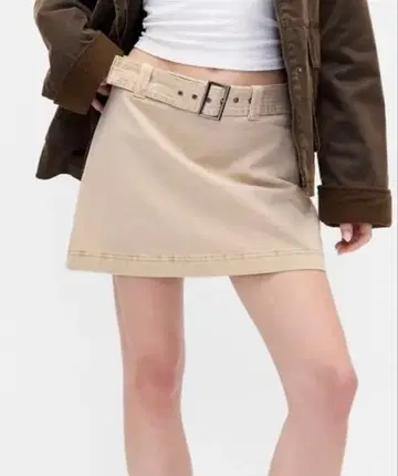 벨트 포함 베이지 타이트 미니스커트