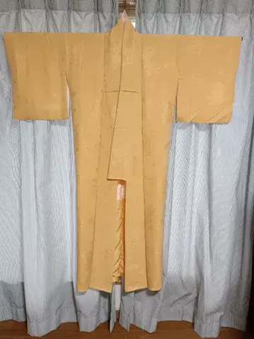 연한 옐로우 컬러 코몬 기모노