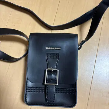 닥터마틴 크로스 바디백 숄더백 Dr.Martens