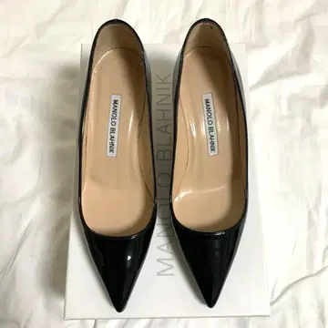 마놀로 블라닉 에나멜 펌프스 35.5