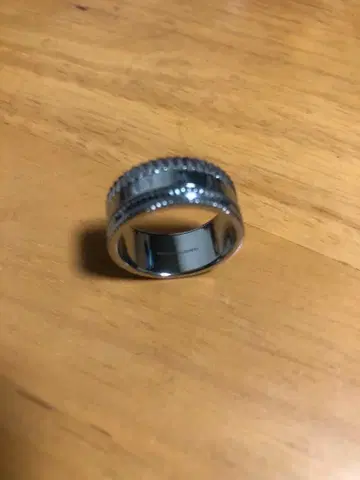 다니엘 웰링턴 반지 16호 상당