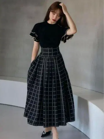 herlipto Checked Jacquard Volume Skirt
