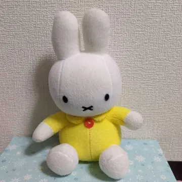 미피 봉제 인형 화이트와 옐로우 컬러