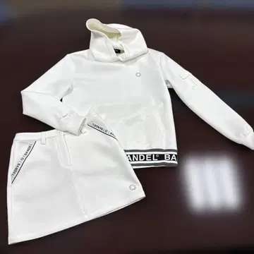BANDEL 화이트 후드티 스커트 세트