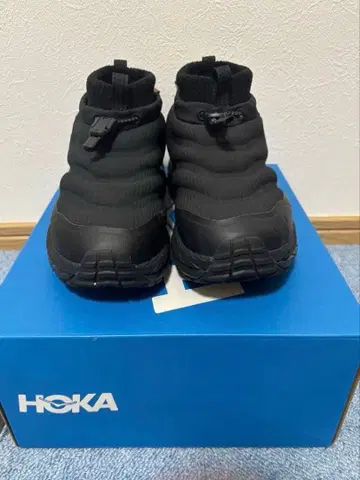 HOKAONEONE 호카오네오네 방수 하이컷 스니커즈 블랙