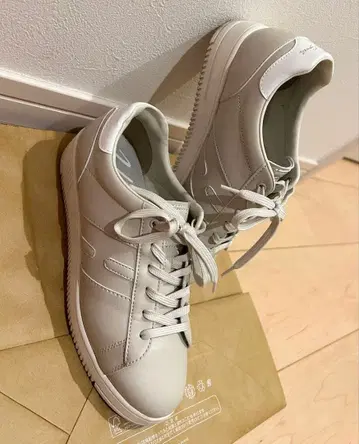 호킨스 베이지 스니커즈