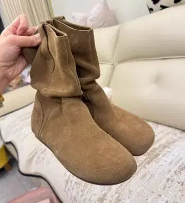 브라운 스웨이드 롱 부츠 플랫