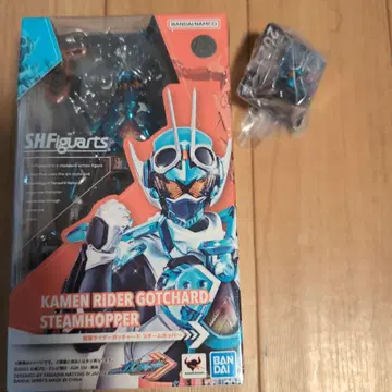 가면라이더 갓챠드 피규어와 가챠 세트