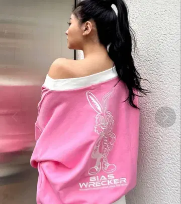 BICOLOR POSH BUNNY V넥 맨투맨 상의 GYDA