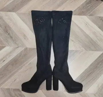 비즈 자수 블랙 스웨이드 롱 부츠