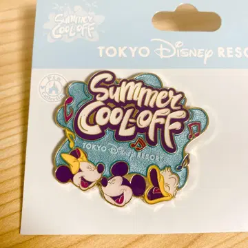 새상품 서머쿨오프 미세스 콜라보 디즈니 프렌즈만 핀 배지 익명