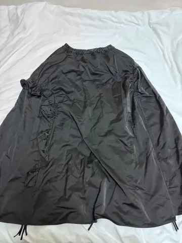 메탈릭 드로스트 개더 스커트