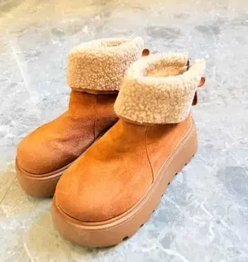 브라운 통굽 퍼 부츠